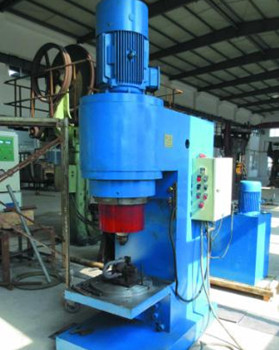 一臺(tái)氣動(dòng)鉚接機(jī)需要多少錢(qián)？